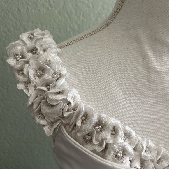 Vintage White Floral Gown - Picture 5 of 12